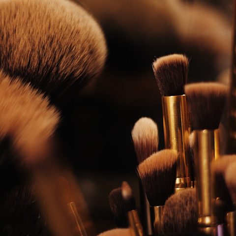 brown makeup brush lo