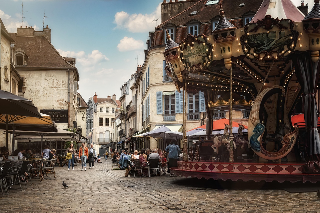 Drukke straatscène in een Colombiaanse stad, sfeervolle setting voor een misdaadserie